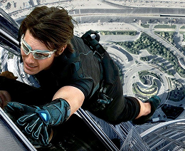 za-kadrom-stunts-tom-kruize-260x212 За кадром: как Анджелина Джоли, Том Круз и Харрисон Форд выполняют трюки вместо каскадеров фото