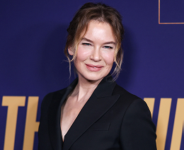 💋 Рене Зеллвеггер снова в заголовках: поцелуи, младший бойфренд и возвращение в кино фото