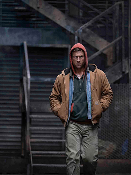 🏃 «Бегущий человек» 2025: премьера состоялась, критики спорят, касса растёт фото 2 🏃 «Бегущий человек» 2025: премьера состоялась, критики спорят, касса растёт фото