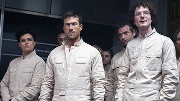 🏃 «Бегущий человек» 2025: премьера состоялась, критики спорят, касса растёт фото 5 🏃 «Бегущий человек» 2025: премьера состоялась, критики спорят, касса растёт фото