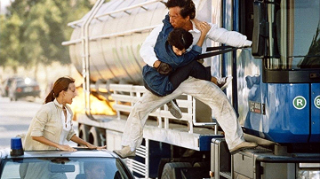 Много драк, юмора и никакого насилия: семейные фильмы с Джеки Чаном фото