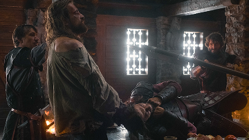 🐦‍⬛Тронов нет, интриг — в избытке: почему стоит смотреть «Восхождение Ворона» фото