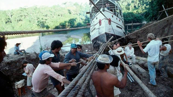 Футфетишисты и клинические перфекционисты: гид по самым эксцентричным привычкам режиссеров фото